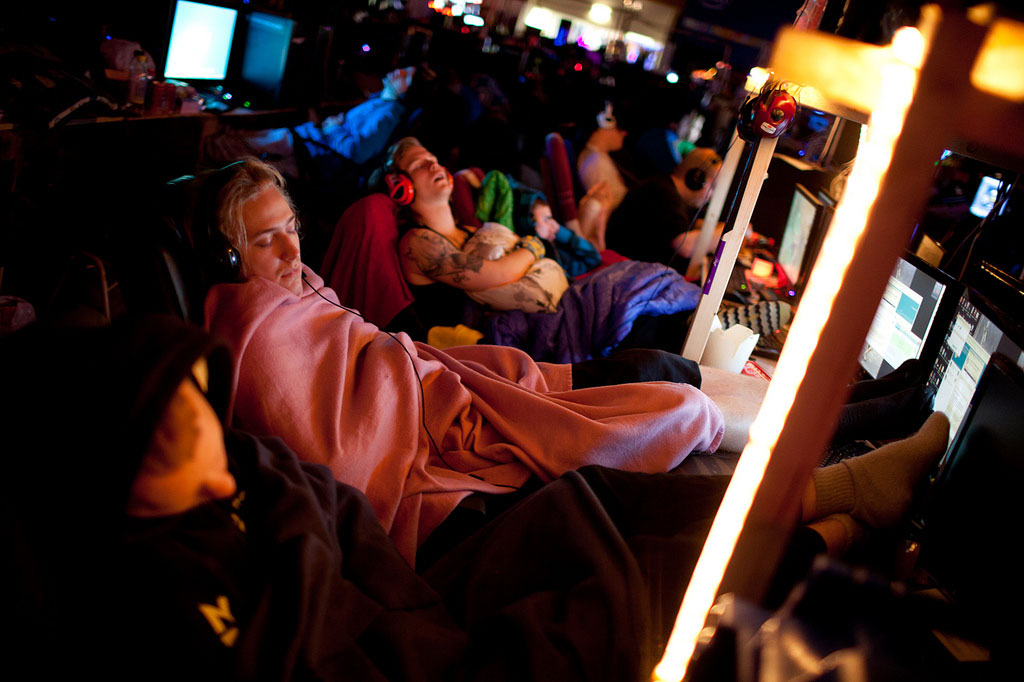 5dreamhack-sleeping-geeks.jpg
